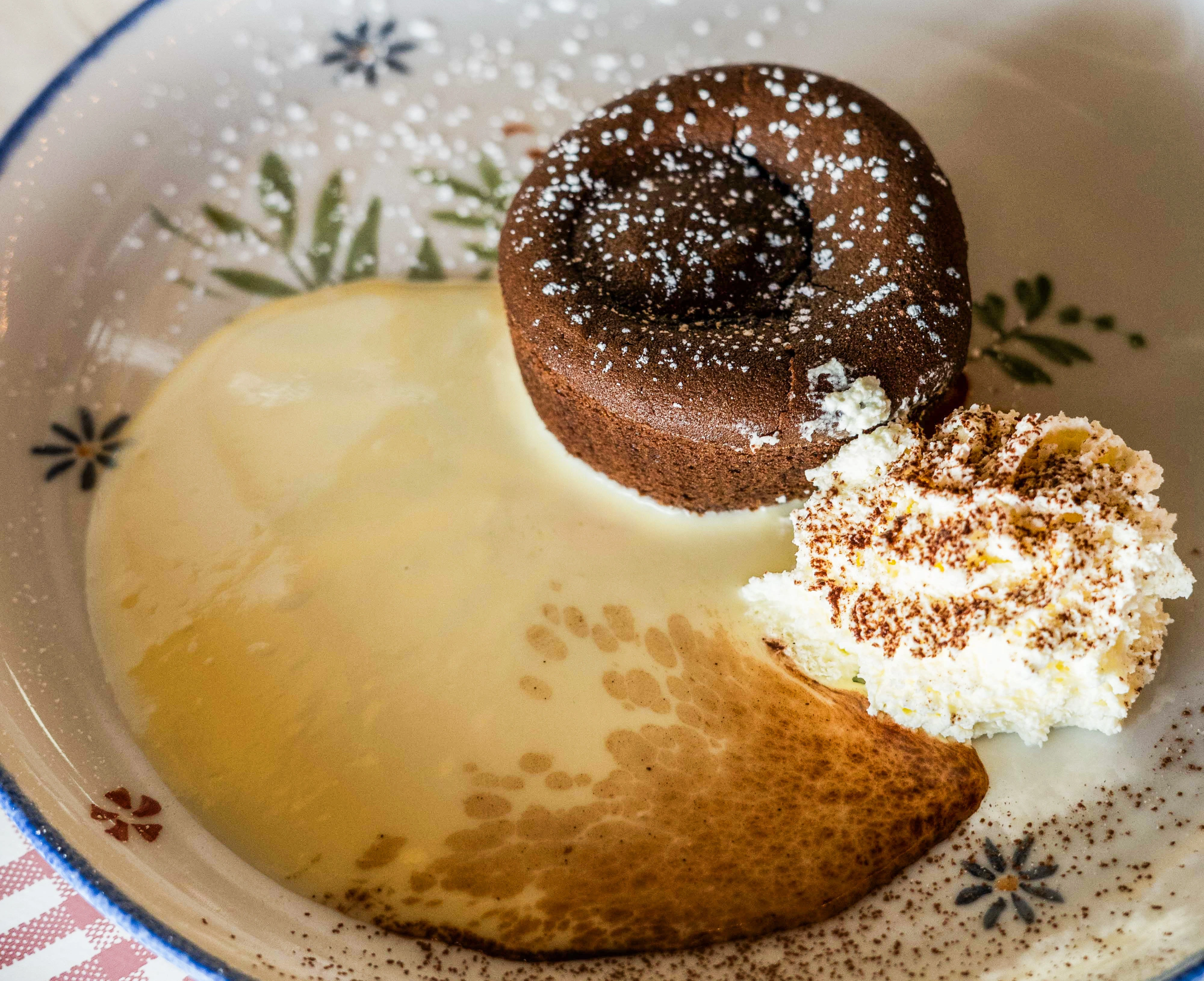 Photo Maison hector - Notre gourmand fondant au chocolat et sa crème anglaise