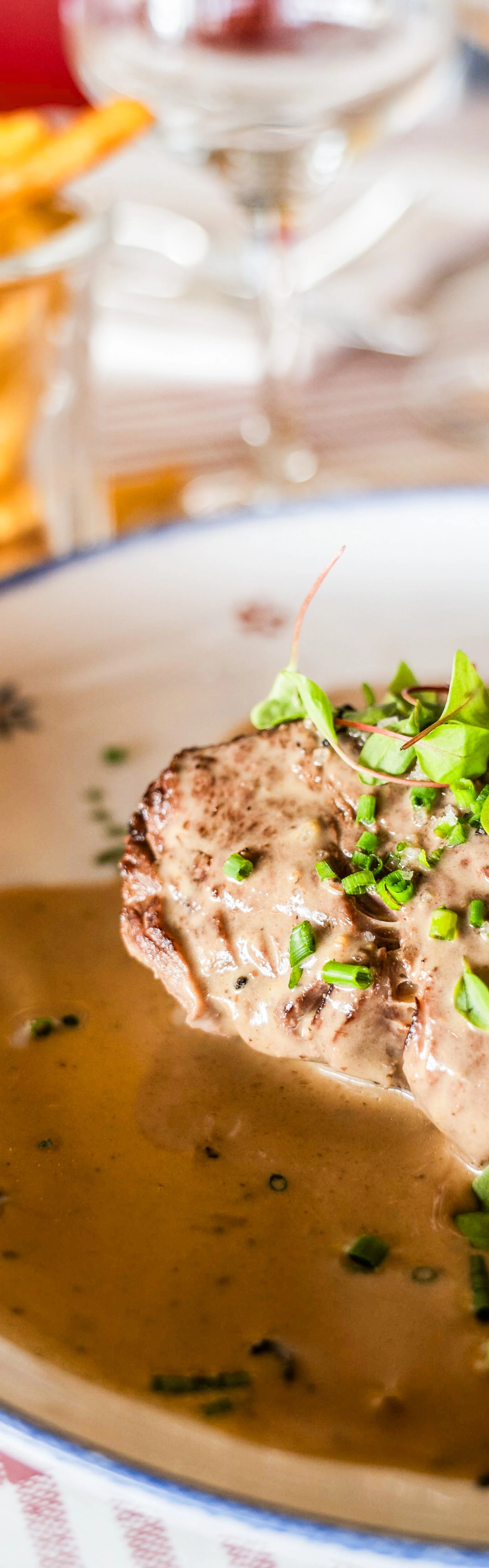 Photo Maison Hector - Délicieuses pièces de Bœuf avec sa sauce cuisiné Maison